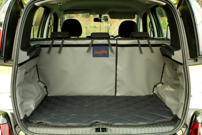 Hundematte-Hatchbed für den Ford Mondeo Schrägheck ab 2007 bis 2014 Keiner  CD-Wechsler im Kofferraum
